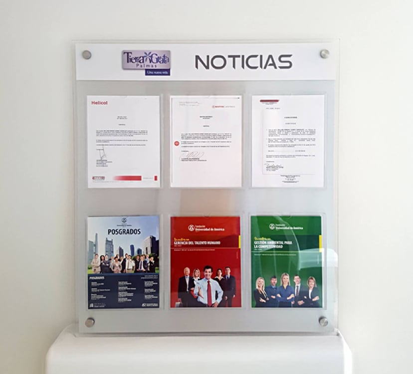 Cartelera de acrílico informativa con hojas intercambiables