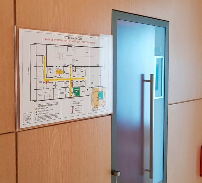 porta mapa de evacuación acrilico