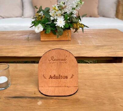 carteles para mesas en mdf enchapado cortado y grabado en laser 4tipos Carteles para mesas de eventos cortados y grabados en laser